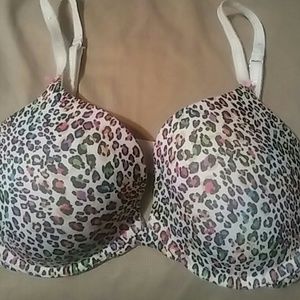 Victoria's Secret 34DD push up bra